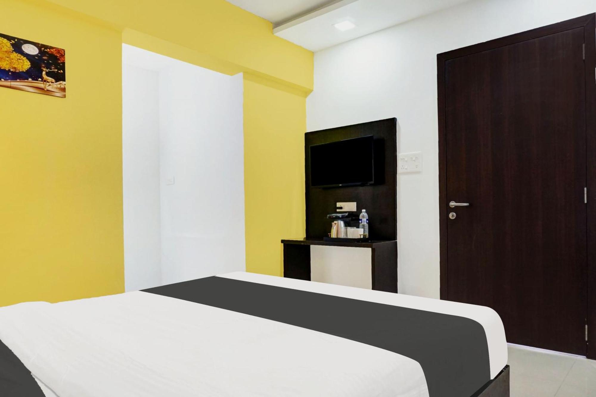 FabHotel Felicita Pride Inn Méribel Village Esterno foto