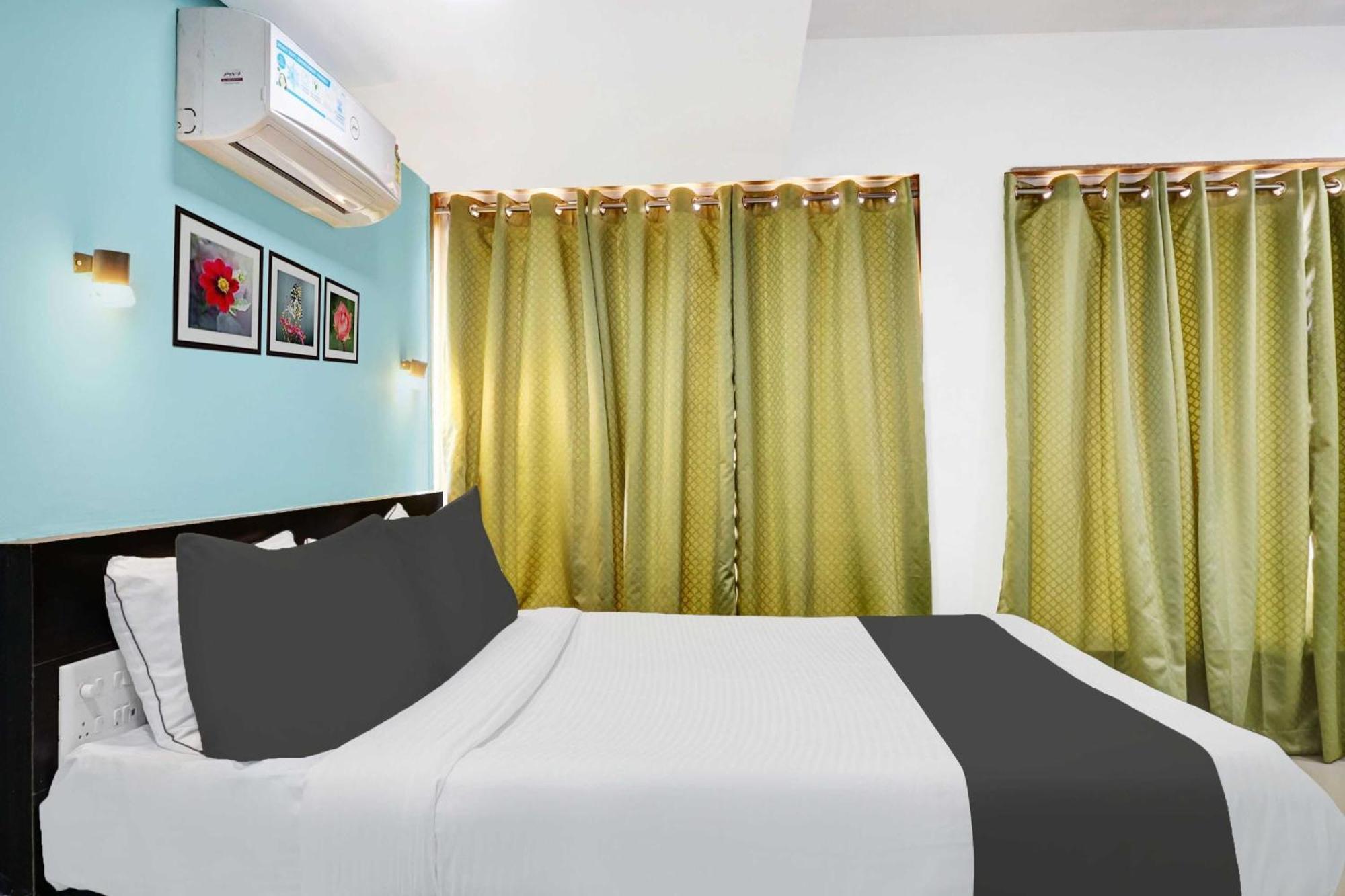 FabHotel Felicita Pride Inn Méribel Village Esterno foto