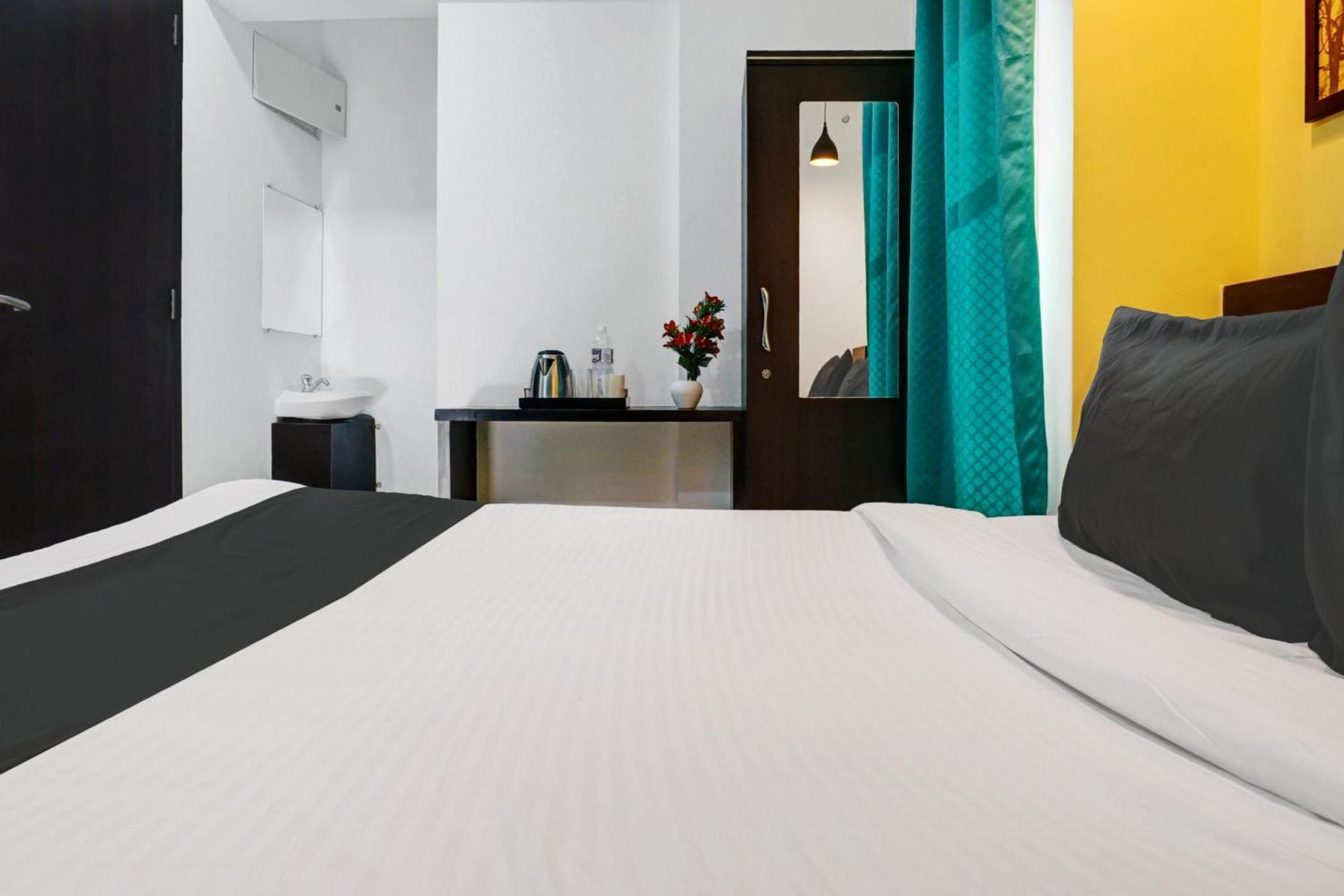 FabHotel Felicita Pride Inn Méribel Village Esterno foto